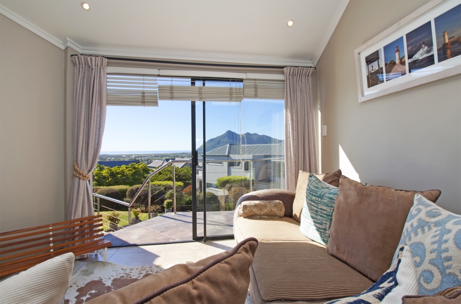 4 Bedroom Property for Sale in Stonehaven Estate Western Cape